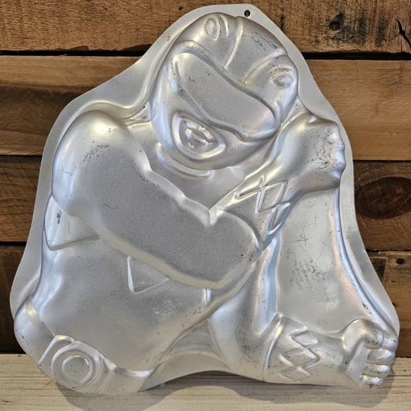 Wilton Other - Vintage '94 Wilton x Saban "Mighty Morphin Power Rangers" aluminum cake pan